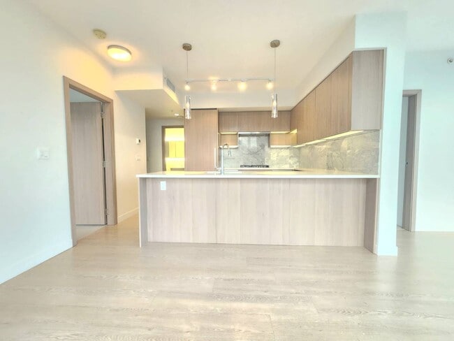 Building Photo - 1103-8988 Patterson