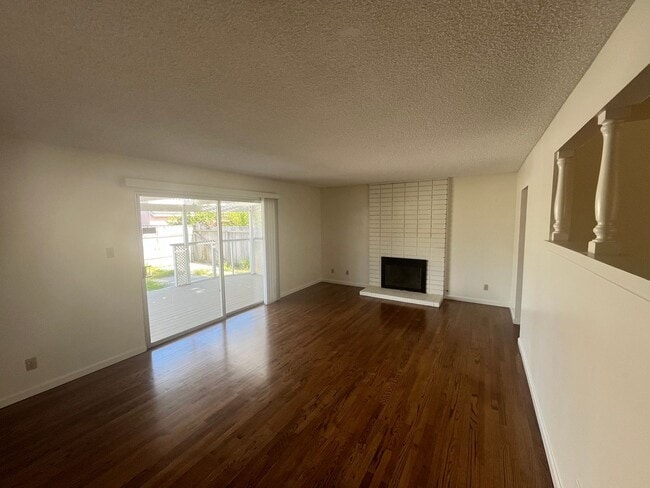 Foto del edificio - 1523 Wallis Ave