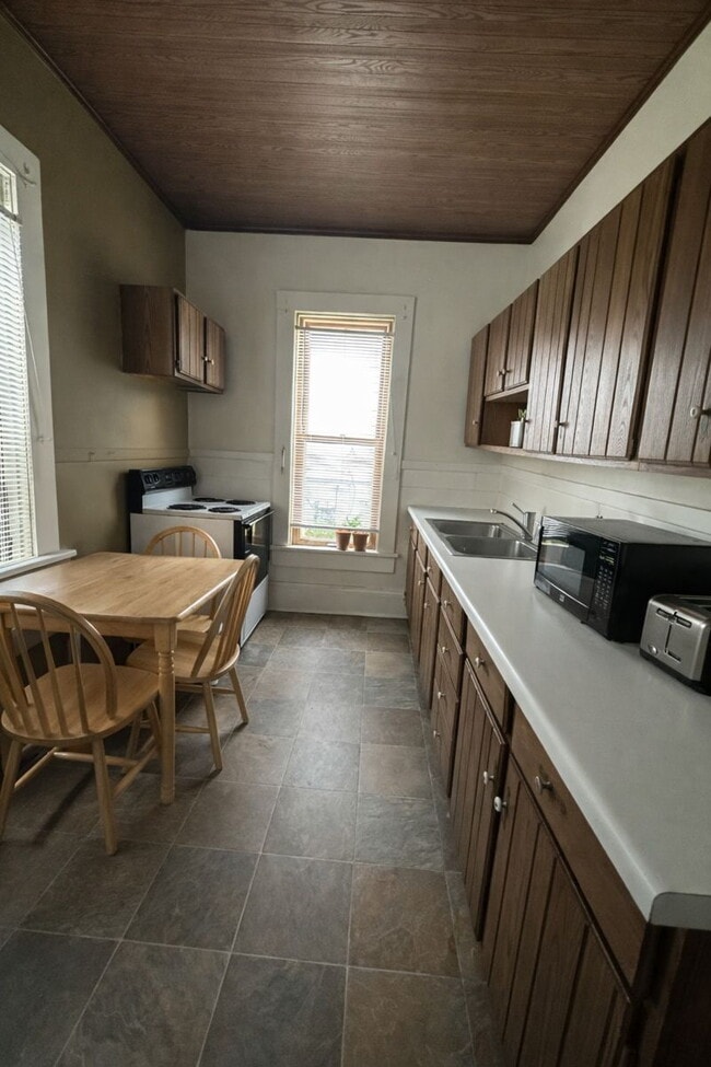 Foto del edificio - 3 Bedroom, 1 Bathroom Home with Off Street Parking & Central Air