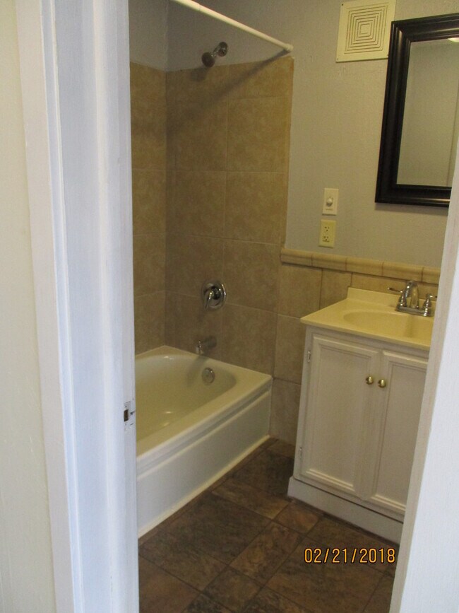 Foto del edificio - Older 3/1 home in Sutherlin