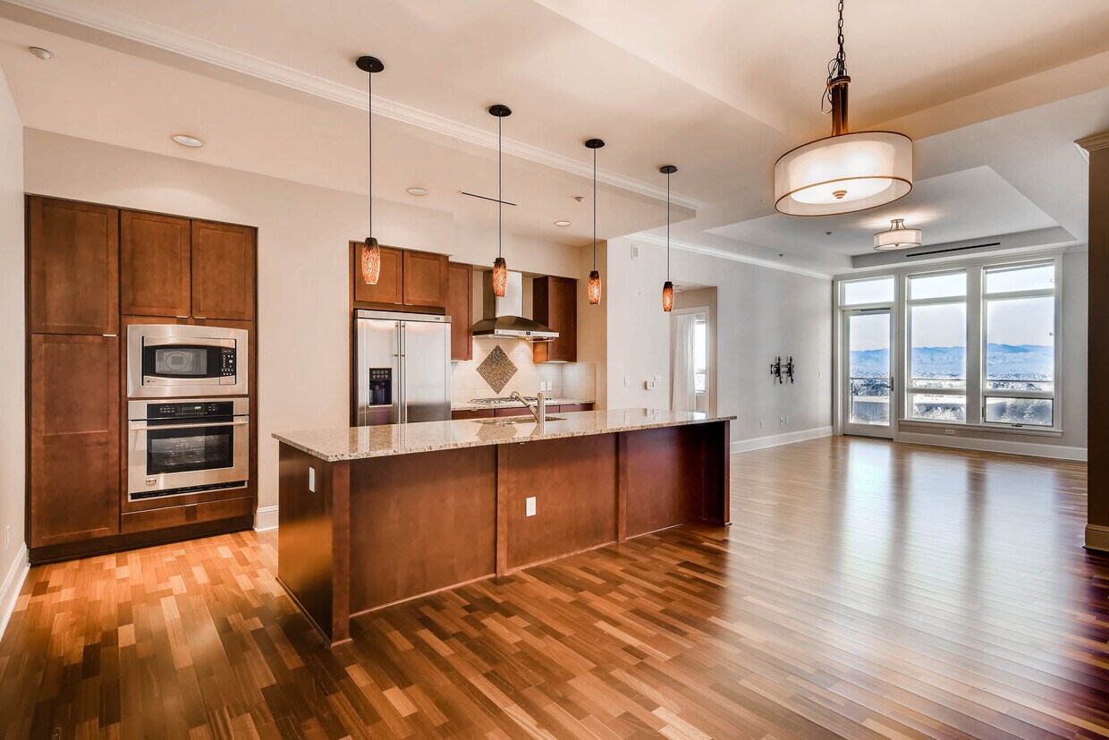 Kitchen - 7600 Landmark Way