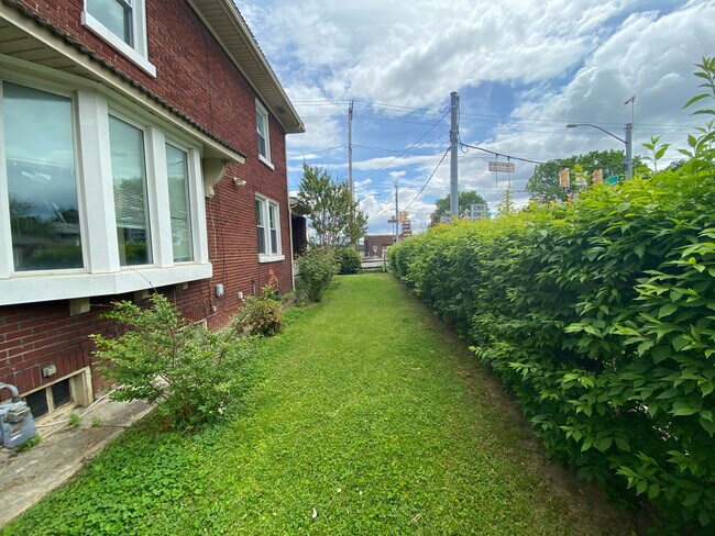 Building Photo - 461 Carlisle Ave