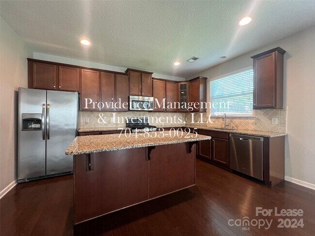 Foto del edificio - 2024 Middleton Farm Dr