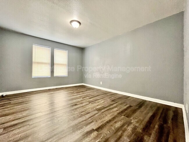 Foto del edificio - 273 E Forest Ave