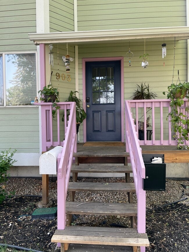 Front porch - 903 Terry St Townhome