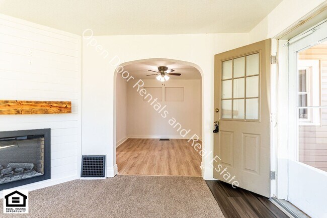 Foto del edificio - 3 bedroom home now available