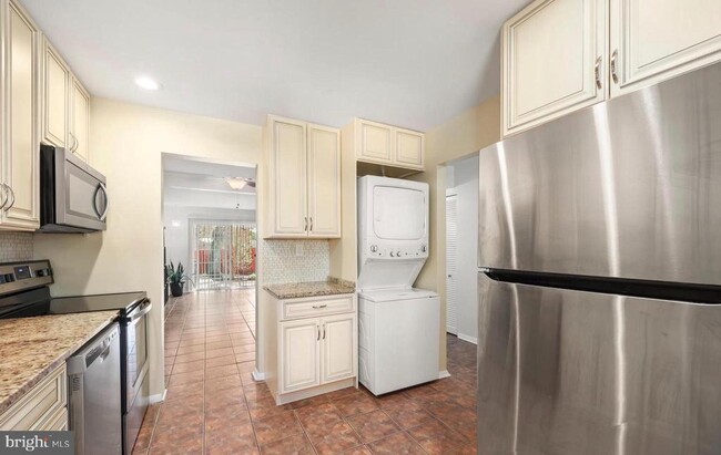 Foto del edificio - 2913 Wetherburn Ct