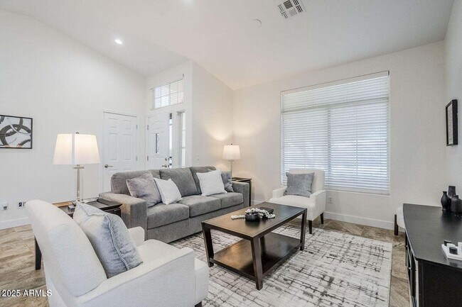 Foto del edificio - 1001 N Quail Ln