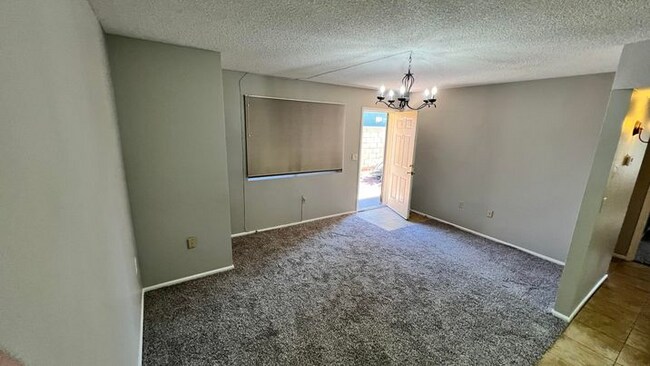 Building Photo - 462 E 9th Ave