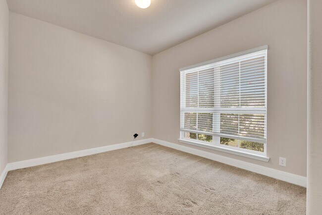 Foto del edificio - Charming 4-Bedroom Home in Valley Ranch – ...