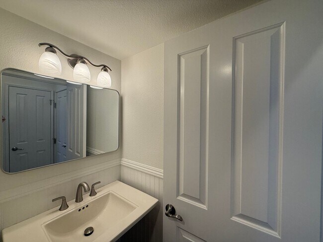Building Photo - 3B/2.5BA 1,445 Home in Carmel Valley Now A...
