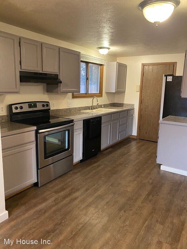 Building Photo - 4 br, 3 bath House - 3412 Thames Ct.
