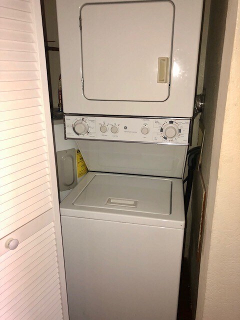 Foto del edificio - 2 BEDROOM CONDO BY UNT