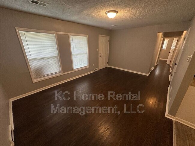 Foto del edificio - 7705 E 113th St