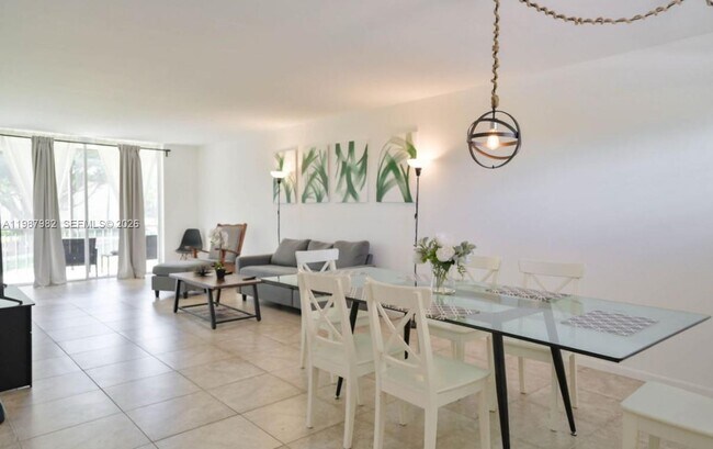 Building Photo - 8901 S Hollybrook Blvd