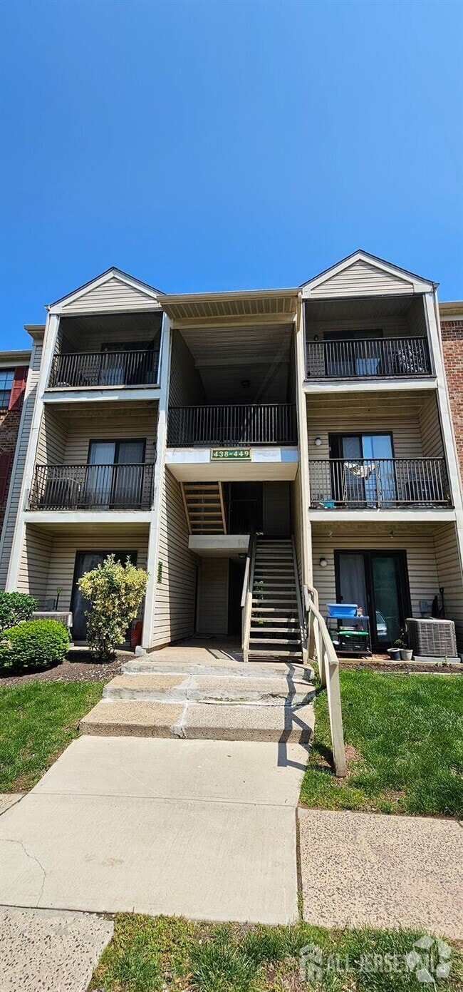 Building Photo - 447 Lancaster Ct
