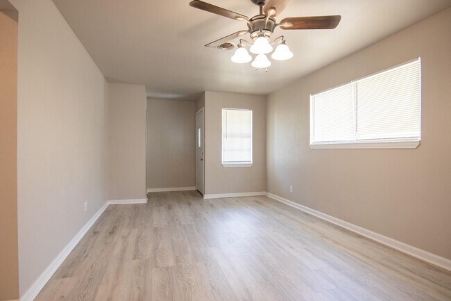Foto del edificio - 3714 Ridgemont Dr