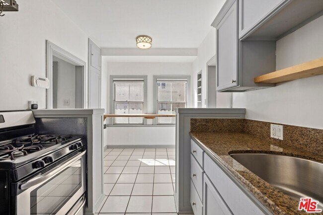 Foto del edificio - 153 Hollister Ave