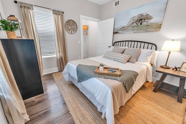 Pointe Grand Apartment Homes2 - Pointe Grand Town Center