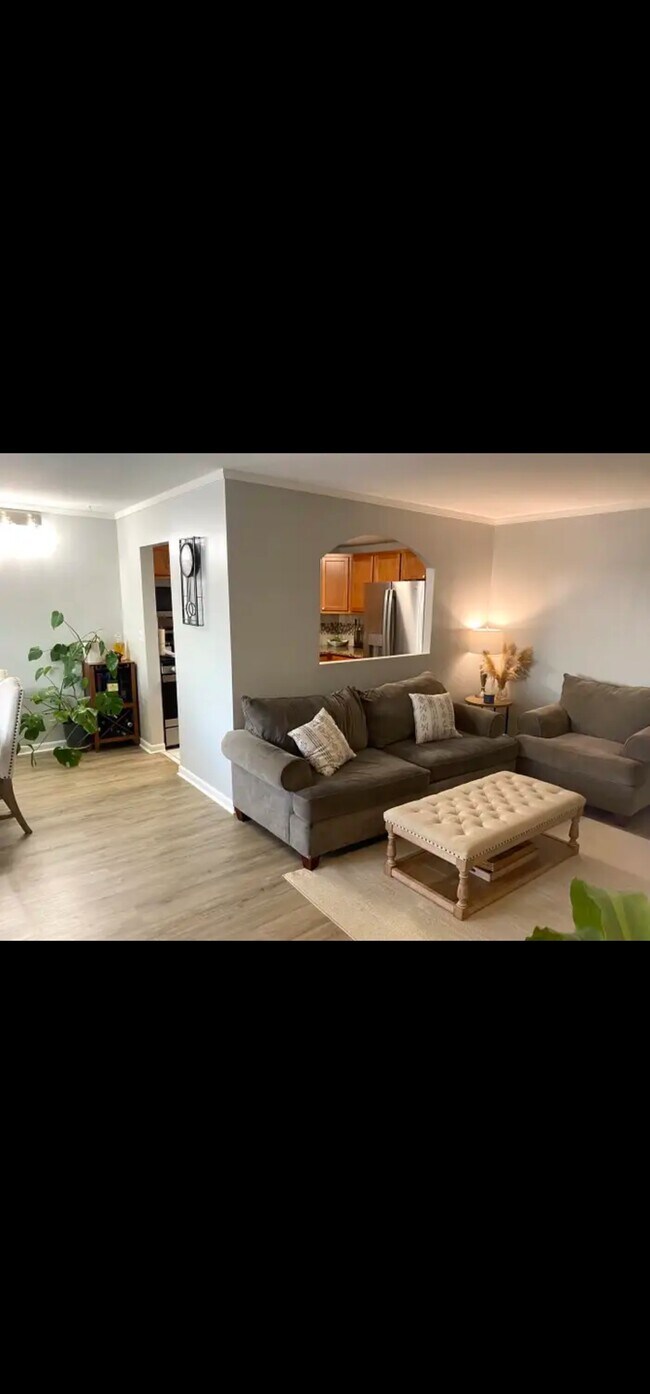 Foto del edificio - 1460 Fairlane Dr