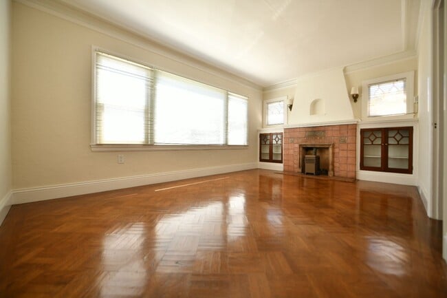 Building Photo - 324 49th St