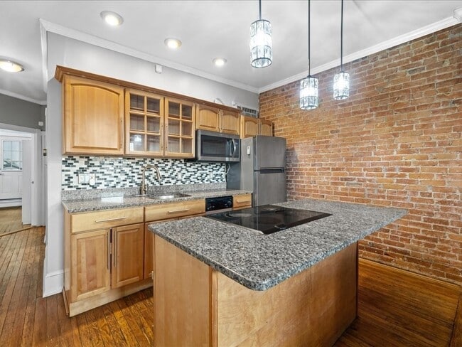Building Photo - 883 Harrison Ave