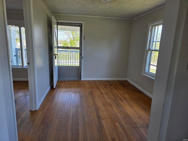 Foto del edificio - 921 W Gourley Pike