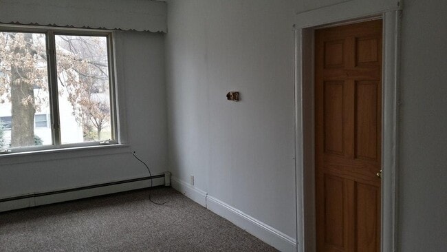 Building Photo - 570 Elm St