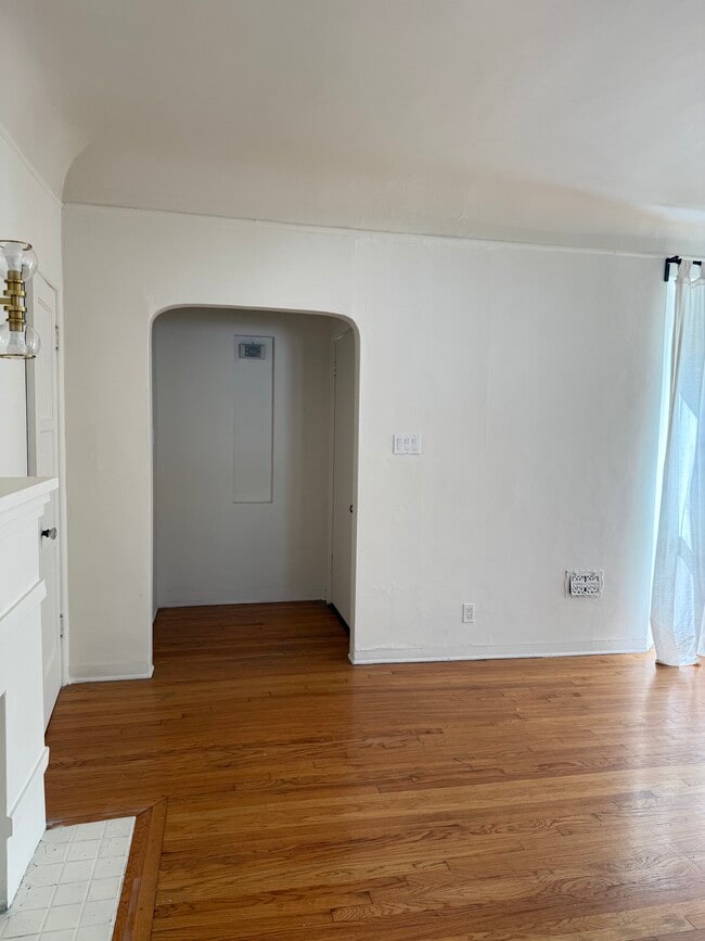 Building Photo - 2023 Talmadge St