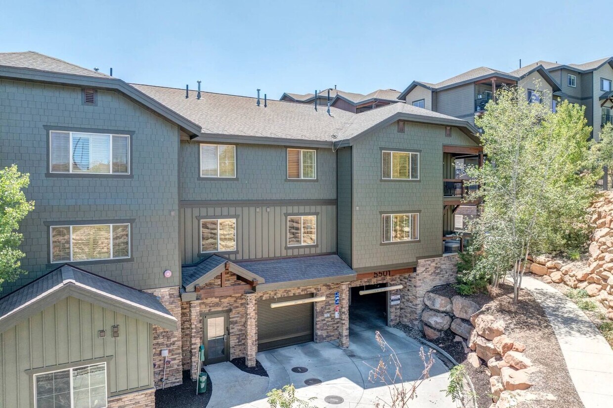 Primary Photo - Stunning Furnished Park City Condo