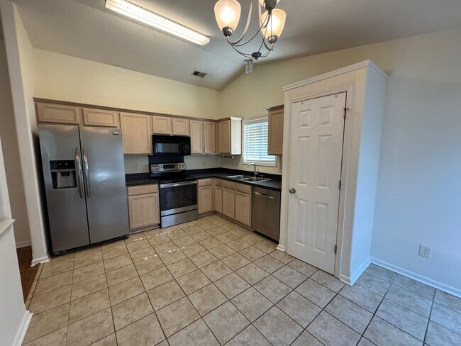 Foto del edificio - Available to Show