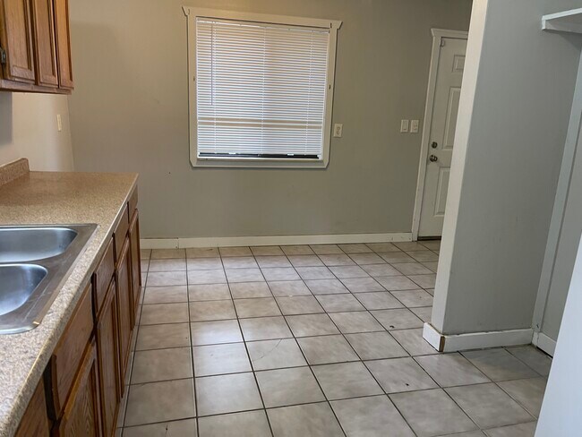 Building Photo - 187 Parkdale Ave