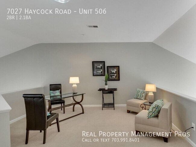 Foto del edificio - Stunning Townhouse Across from Metro!