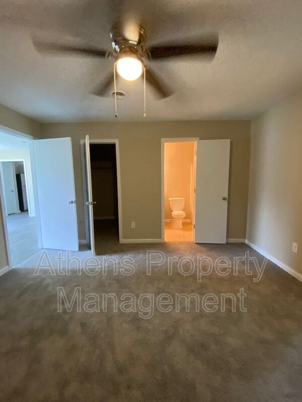 Building Photo - 105 Howell Way