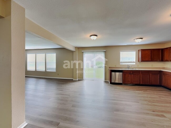 Foto del edificio - 6637 Branches Dr