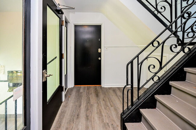 Building Photo - 203 Loraine Ave