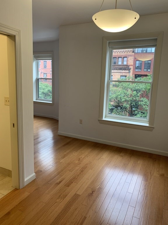 Building Photo - 177 Newbury St
