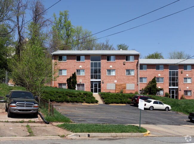 Building Photo - Markham View