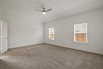 Building Photo - 125 Aurora Spgs Dr