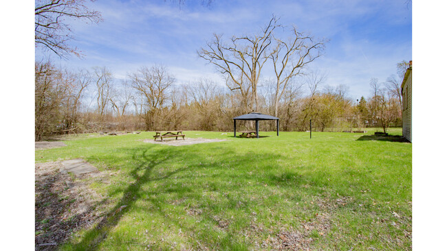 Building Photo - 1305 Oswego Rd