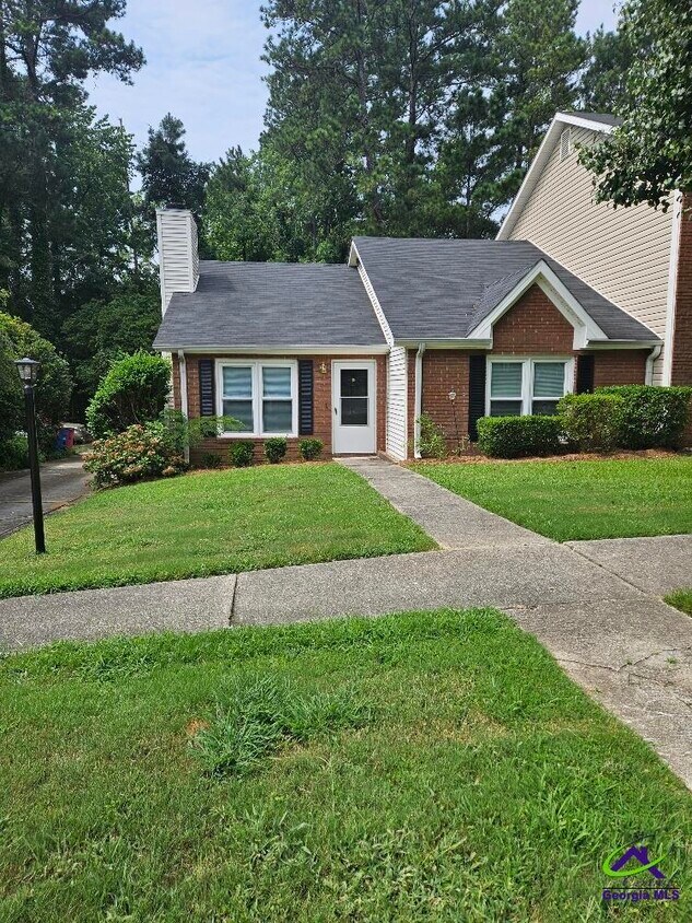 Primary Photo - 131 Manor Row