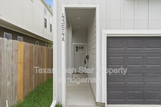Foto del edificio - 4354 Clover St