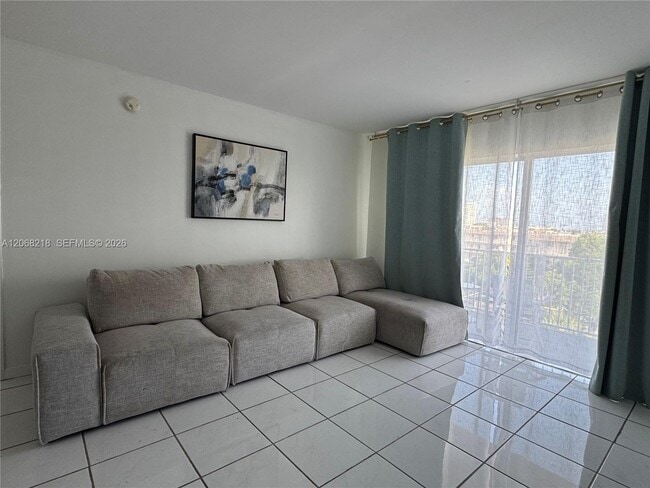 Building Photo - 2200 E Hallandale Beach Blvd