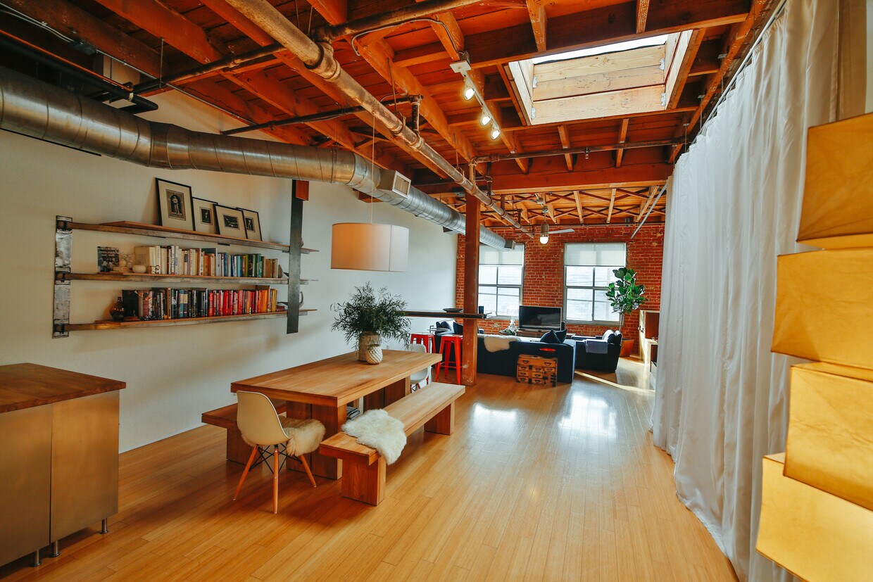 Primary Photo - 500 Molino St