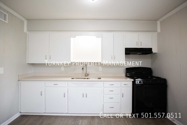 Building Photo - Move-in Special: 1/2 off First Month Rent!!!