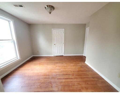 Building Photo - 20 Brook St