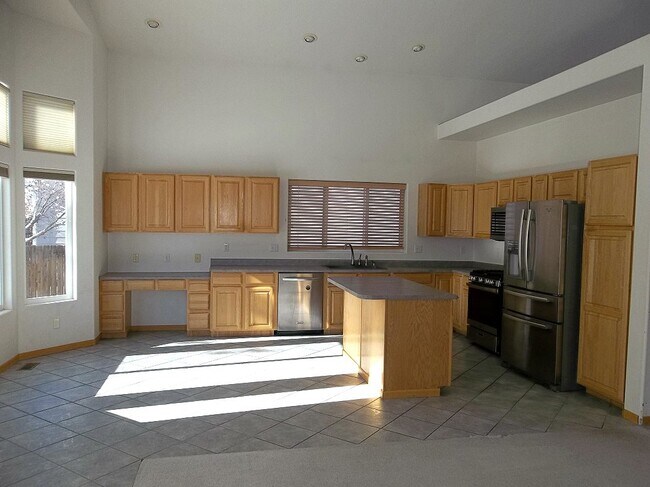 Building Photo - 2827 Stonehaven Dr