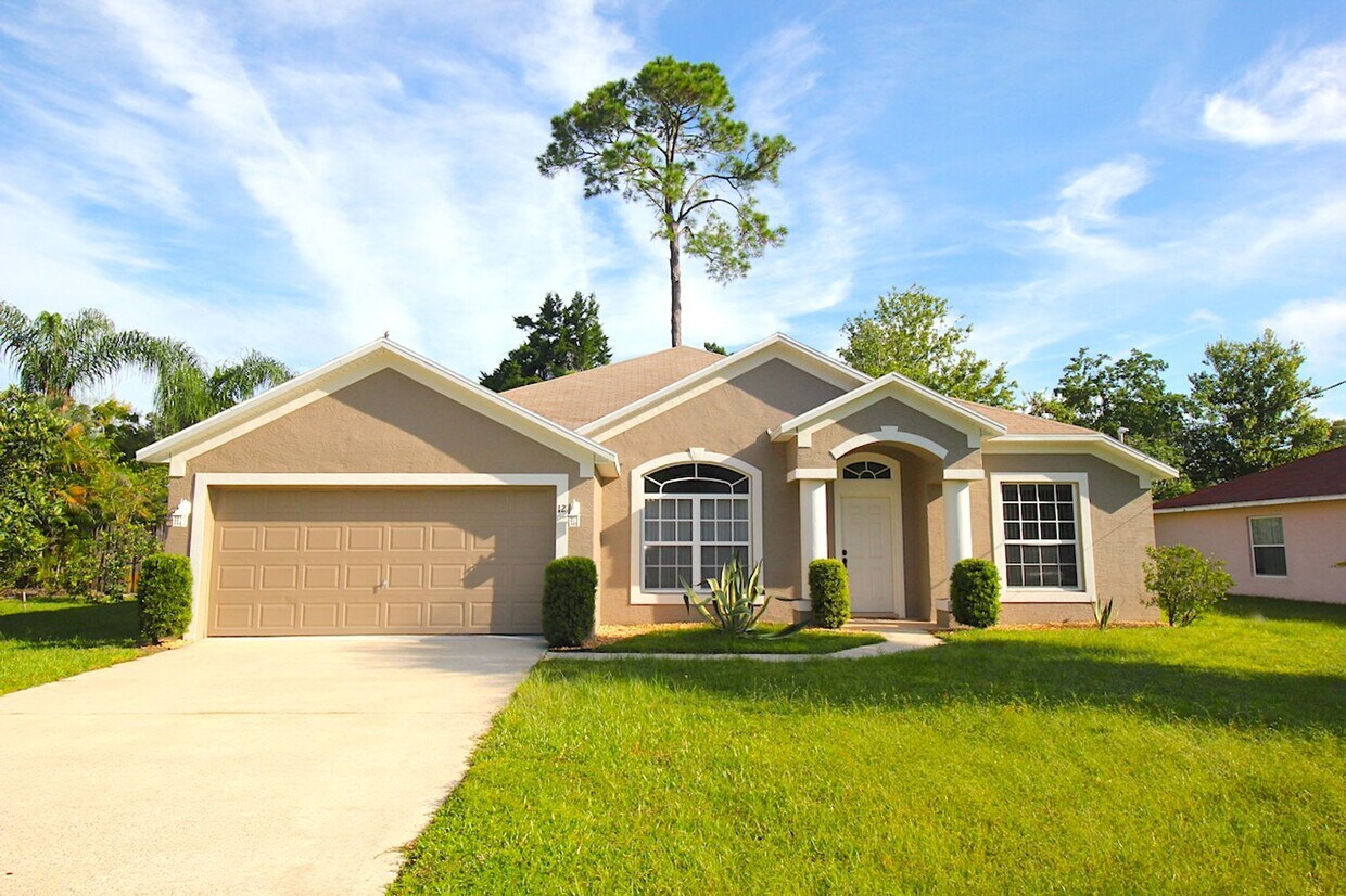 Primary Photo - Spacious 4 Bed 2 Bath 2 Car Grg Home for R...