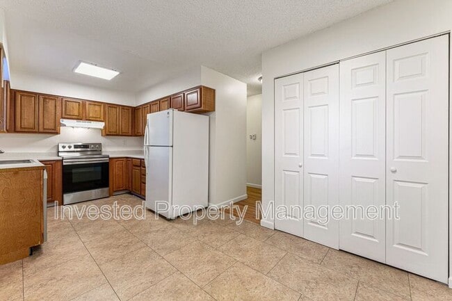 Foto del edificio - 588 S Eaton St