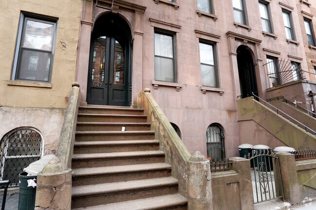 Building Photo - 547 Henry St